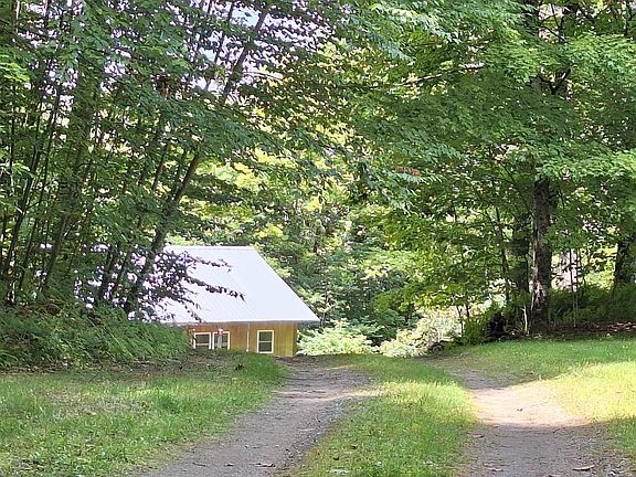 4th image of 447 Pratt Road