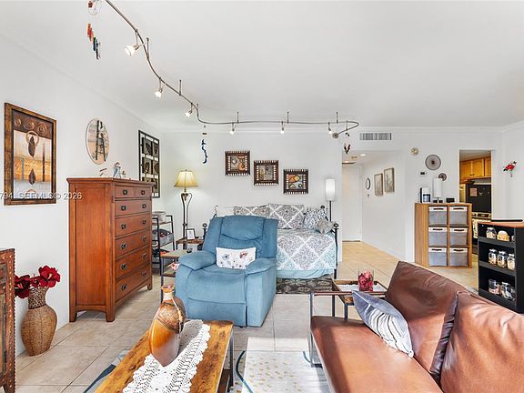 3rd image of 800 West Ave APT 532