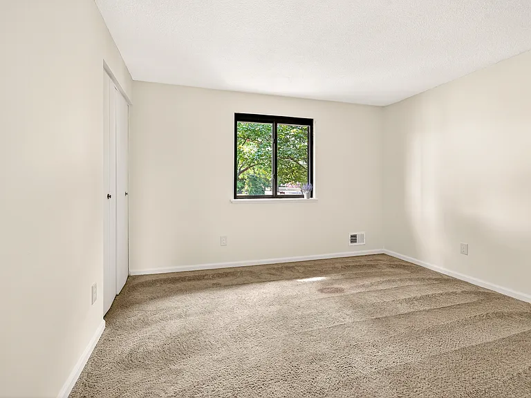 Northampton Apartments — Photo 36
