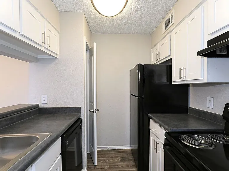 City Crest Apartments — Photo 42