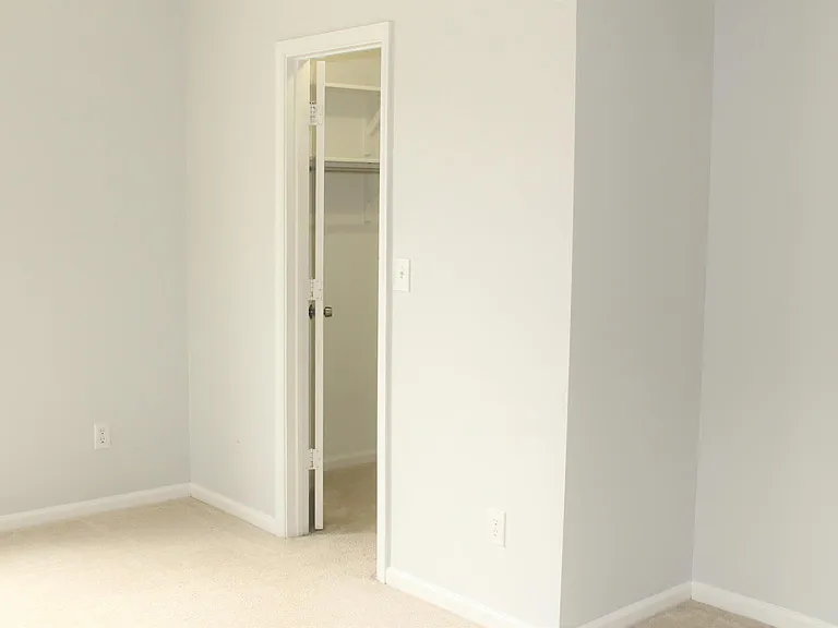 4924 Shallowford Cir — Photo 12