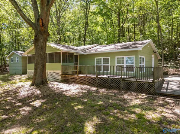 228 George Byrd Dr, Owens Cross Roads, AL 35763