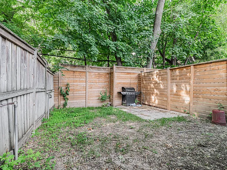 68 Fairleigh Cres #LOWER — Photo 17