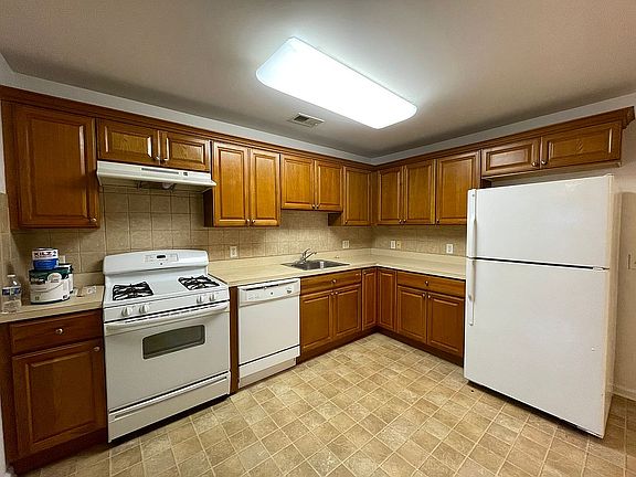 Kitchen (closer view)