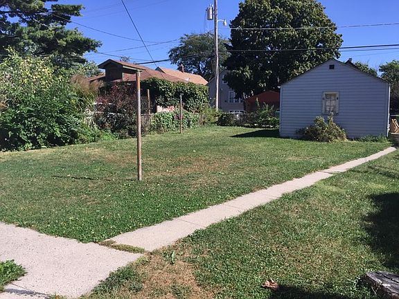 5th image of 2235 Clarence Ave