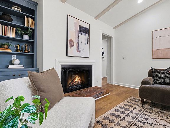 3rd image of 613 Brentwood Point