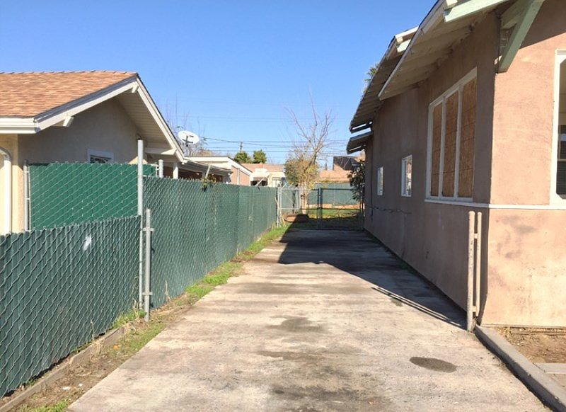 2nd image of 3215 E Townsend Ave