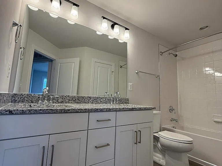 1362 Laconia Ln — Photo 10