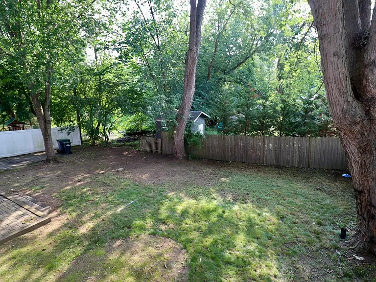 329 Bridge St — Photo 9