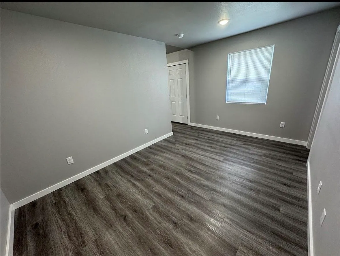 1 bed, 960 sqft, $900 — Photo 3