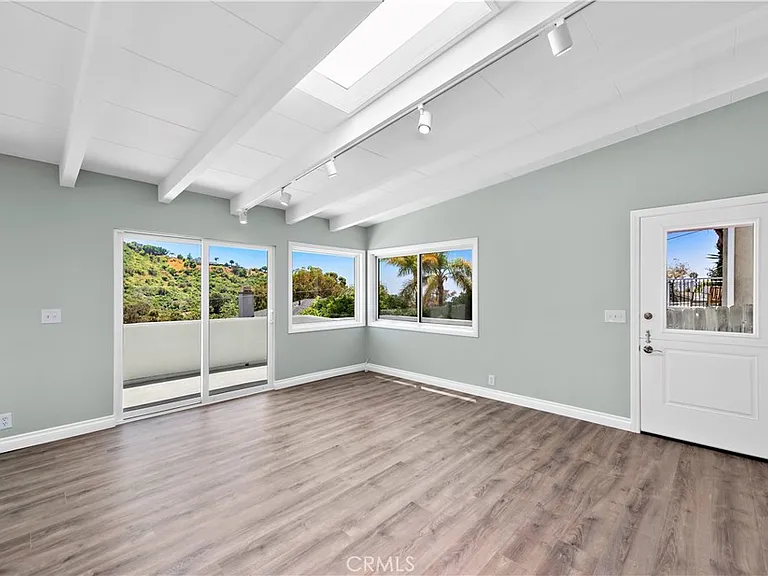 1435 Bluebird Canyon Dr — Photo 7