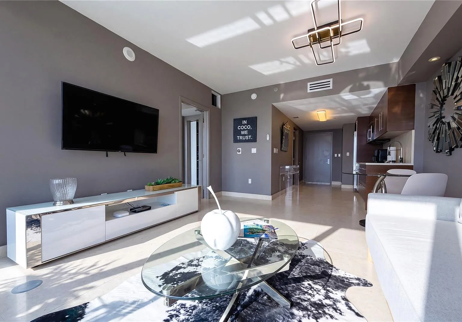 1 bed, 597 sqft, $3,550 — Photo 4