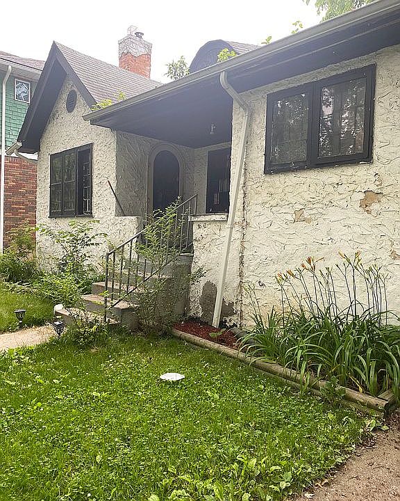 2nd image of 5526 Lakeview St