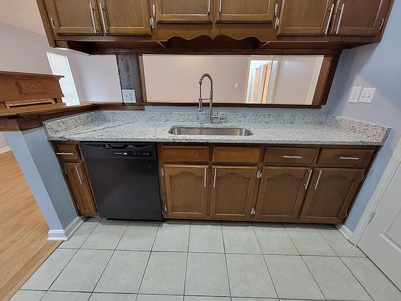 5th image of 7015 Gleneagles Dr