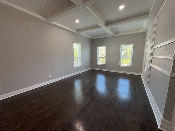 5th image of 401 Walton St