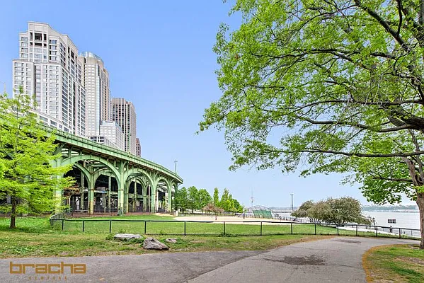 Rented by Keller Williams NYC | media 28