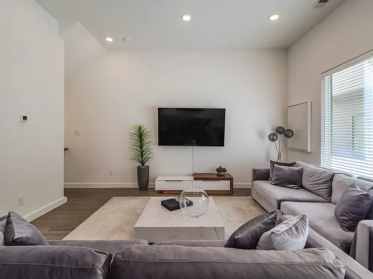 5002 San Jacinto St #106 — Photo 11