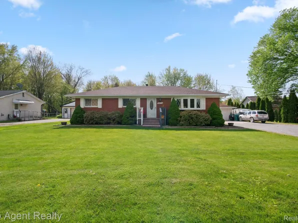 54951 Ridge Rd, New Baltimore, MI 48047