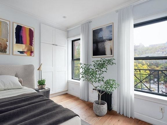5th image of 262 Elizabeth St APT 6