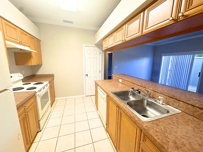 1704 Eagle Pond Dr #1704 — Photo 6