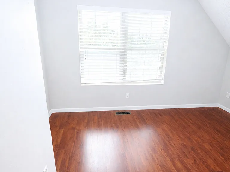 Eagle Crossing Apartments — Photo 27