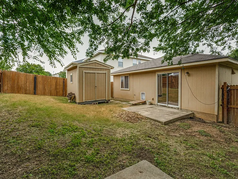15918 Gino Park — Photo 25
