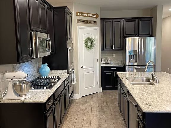 4th image of 10647 Marble Arch St