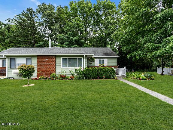 4th image of 37 Pheasant Street #A