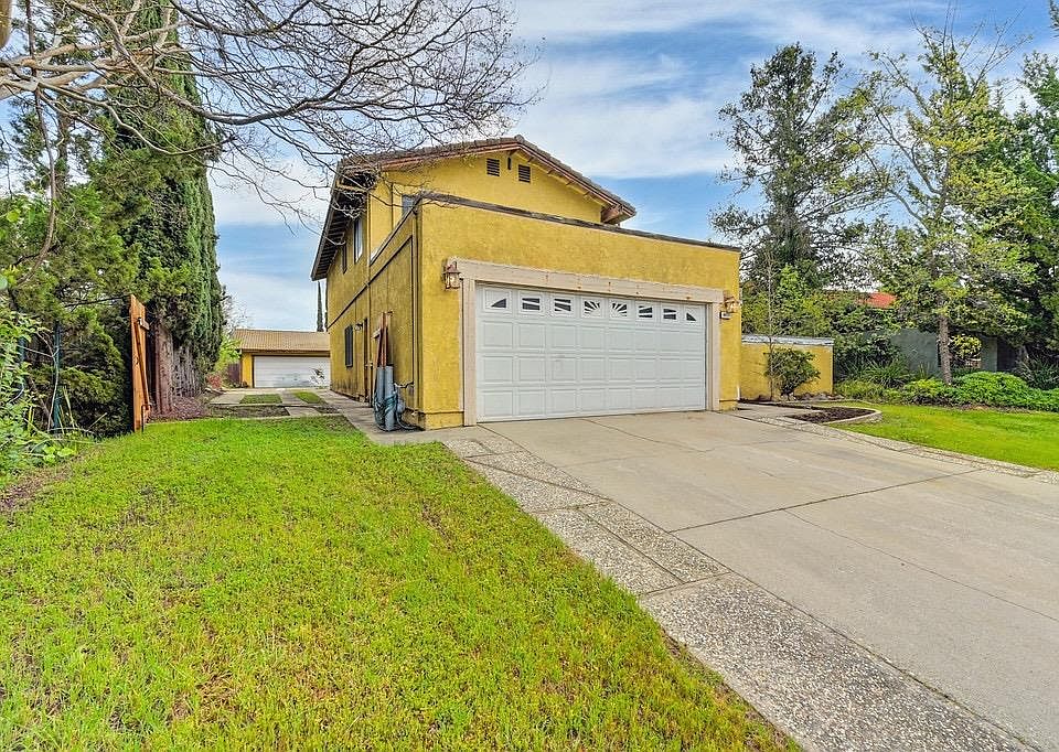 1st image of 8013 Copperwood Dr