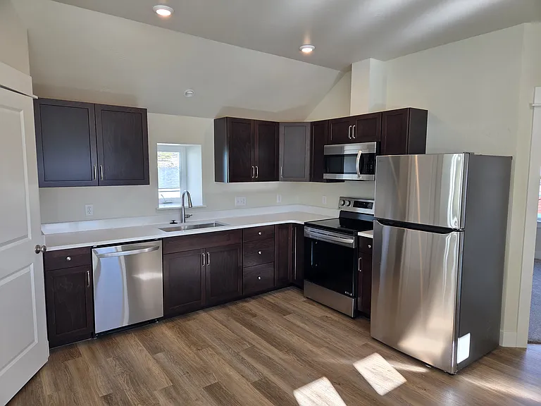 611 E 12th St #ADU — Photo 3