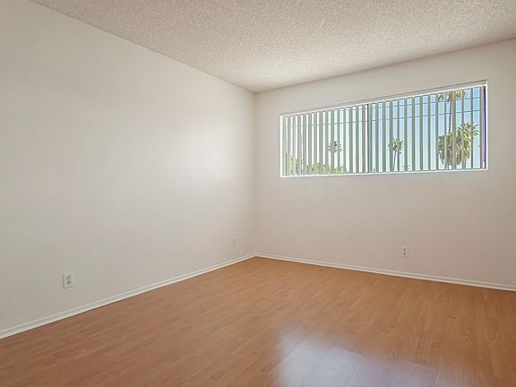 5th image of 112 W Acacia Ave APT 102