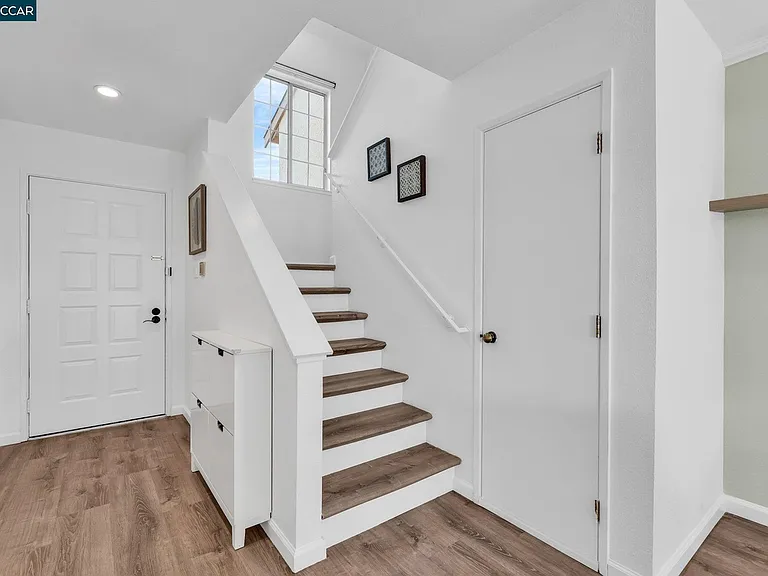 392 Bayview Cir — Photo 17