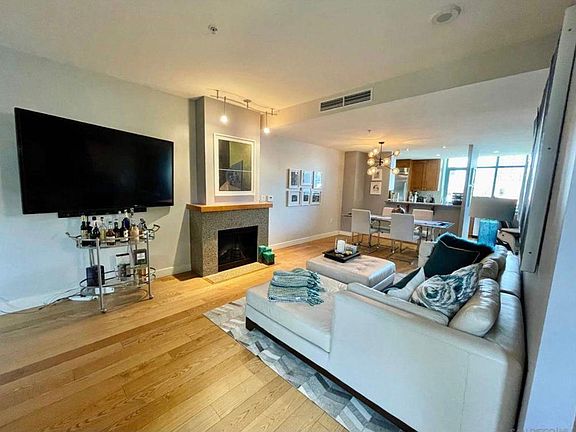3rd image of 700 W E St #514