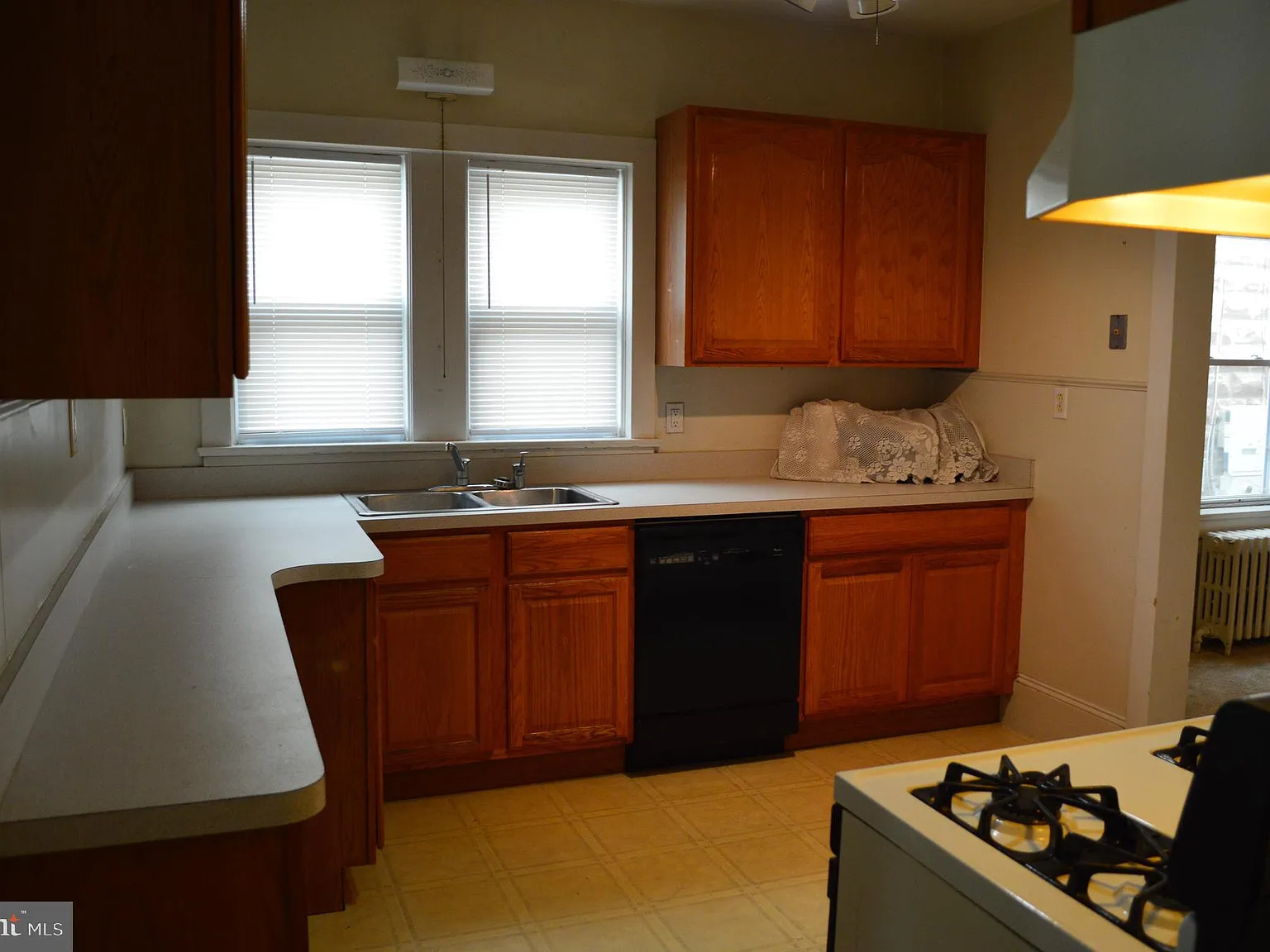 3 bed, 1.0 bath, 1536 sqft, $1,600 — Photo 4