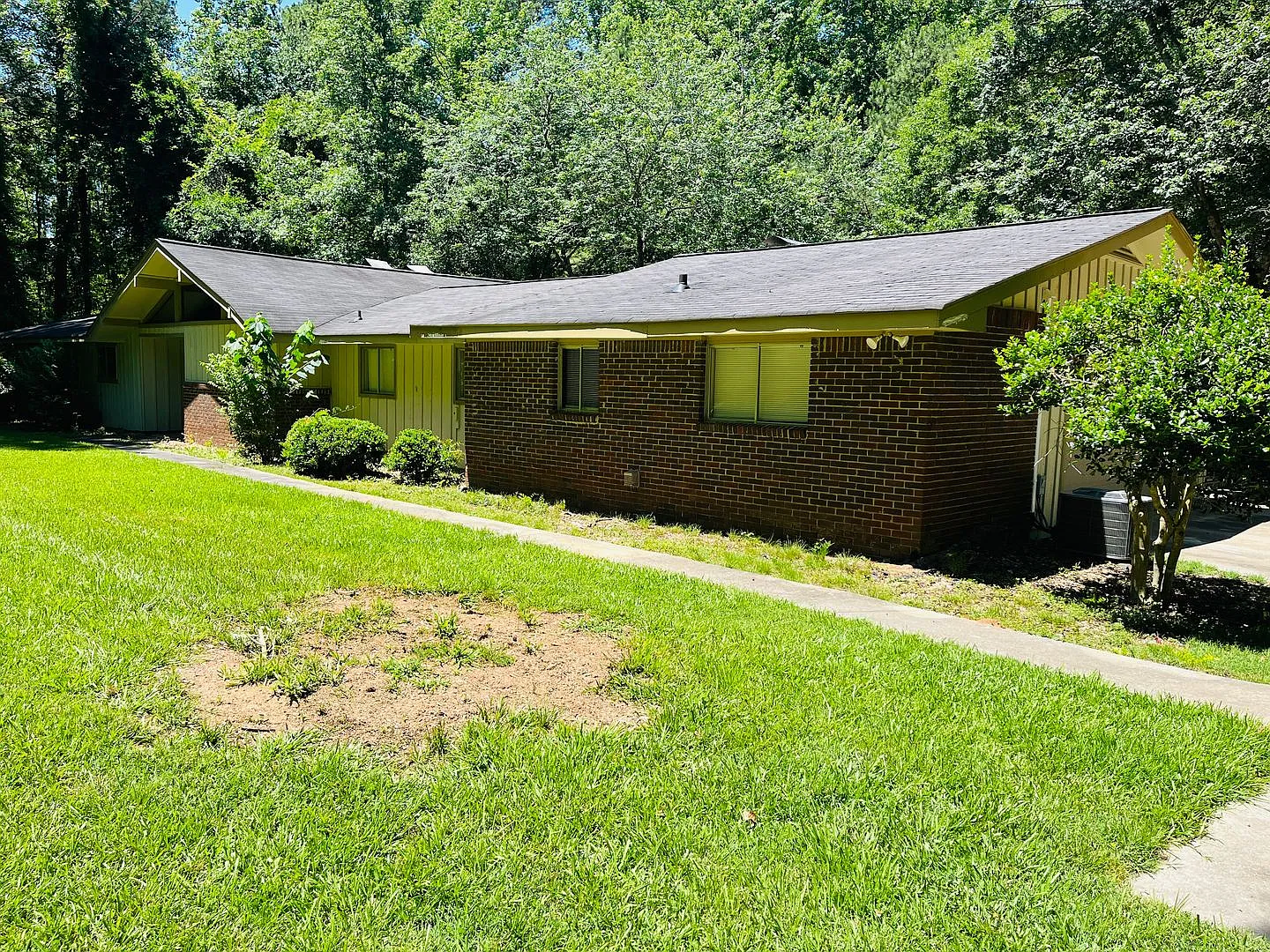 HUGE 4-Bedroom, 2.5-Bath Entertainer's Dream in Fayetteville! — Photo 2