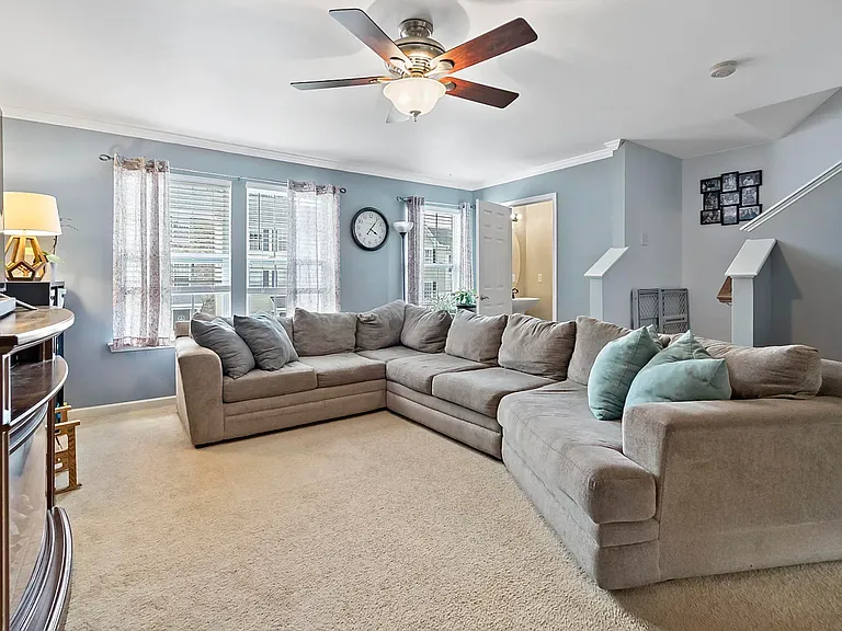 Living Room Pic 1