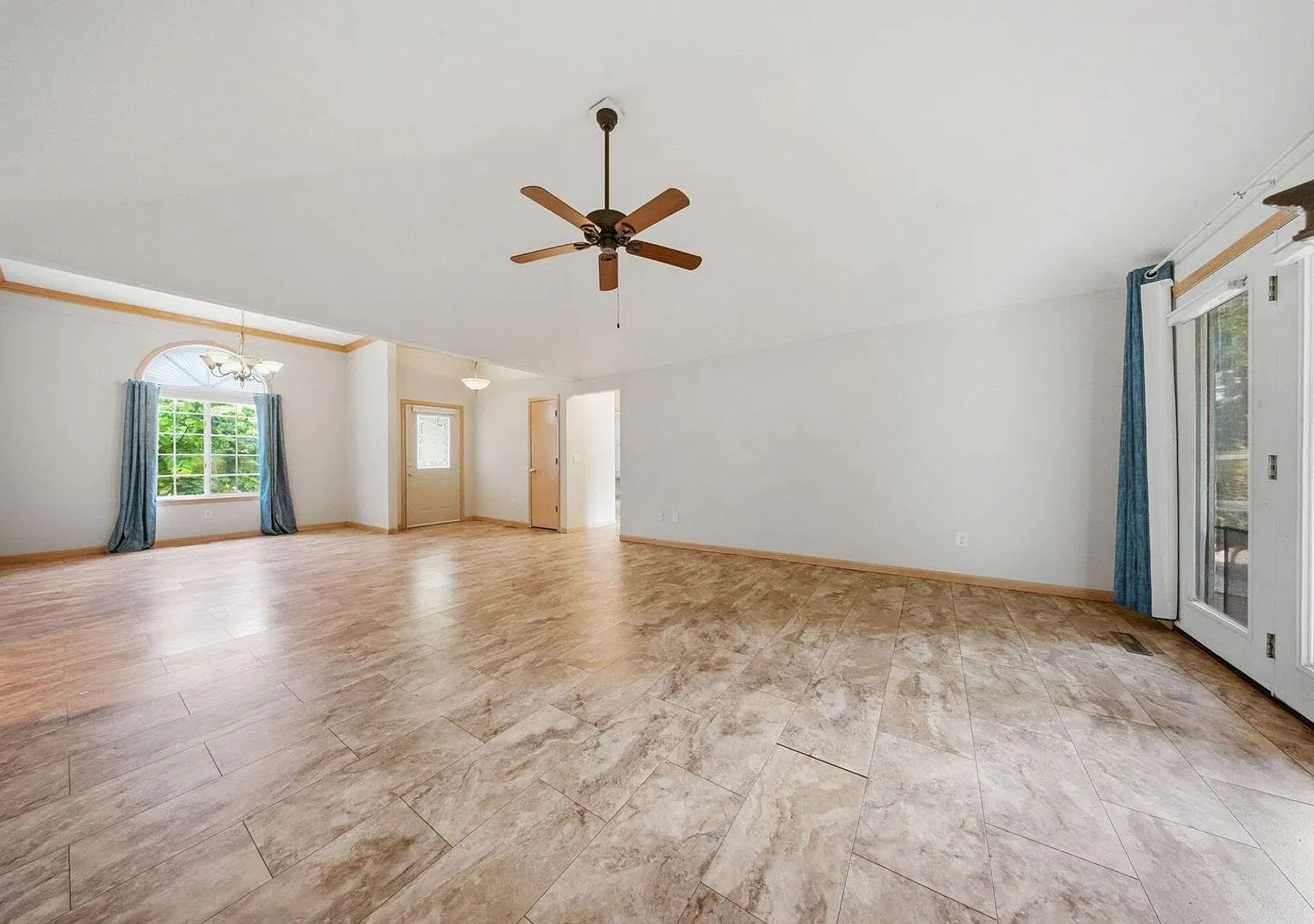 3 Bedroom | 2 Bathroom | 2 Car Garage | Springfield MO | Fenced Back Yard! — Photo 4