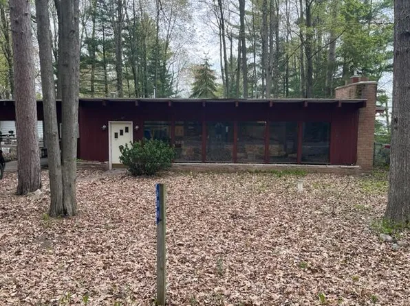 608 Terrace Dr, Houghton Lake, MI 48629