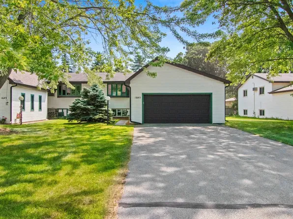 1645 Tonya Trl, Neenah, WI 54956