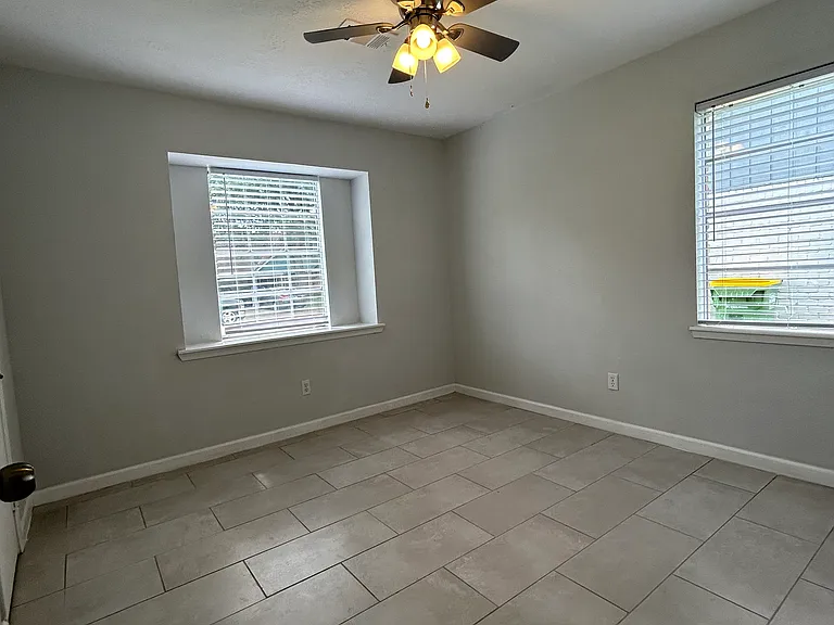 2512 Cherry Ln — Photo 4