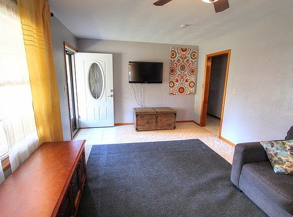 4th image of 4102 Hawthorne Dr