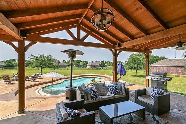1st image of 2889 Oakwood Dr