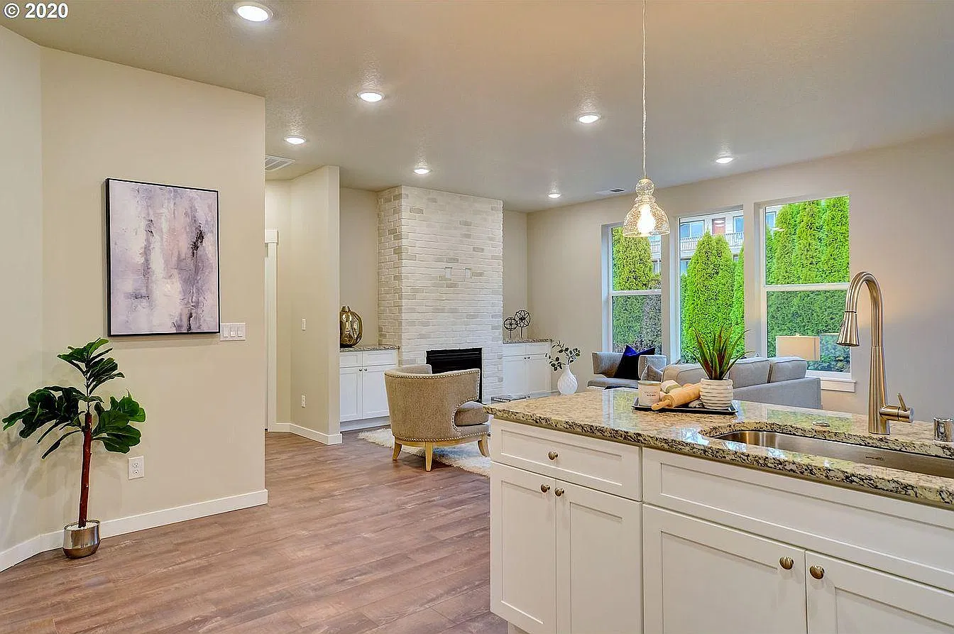2108 NW Kelly Dr — Photo 2