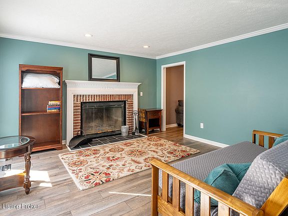 4th image of 4900 Centerfield Ct