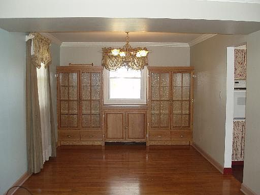3rd image of 31 E Bowen St