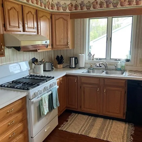 5 Katie Ln — Photo 2