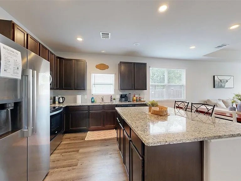 963 Harper Ln — Photo 4