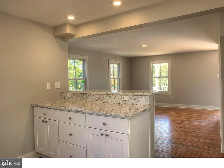 5253 Upper Mountain Rd — Photo 8