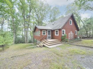 378 Lakeshore Dr, Lakeville, PA 18438