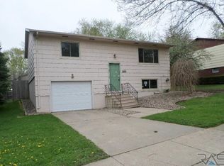 1800 S Shellynn Dr, Sioux Falls, SD 57103